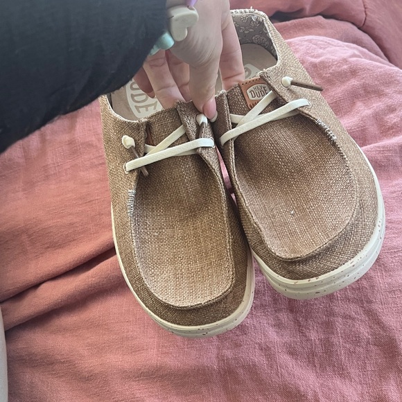 Hey Dude Wendy rise women’s Brown Loafers with White Laces - Picture 5 of 5